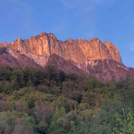 Maison De Vacances 220M2 Vue Lac Et Chateau マントン・サン・ベルナール エクステリア 写真