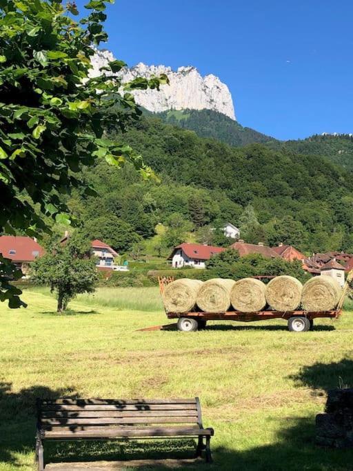 Maison De Vacances 220M2 Vue Lac Et Chateau マントン・サン・ベルナール エクステリア 写真