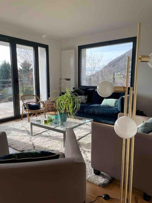 Maison De Vacances 220M2 Vue Lac Et Chateau マントン・サン・ベルナール エクステリア 写真